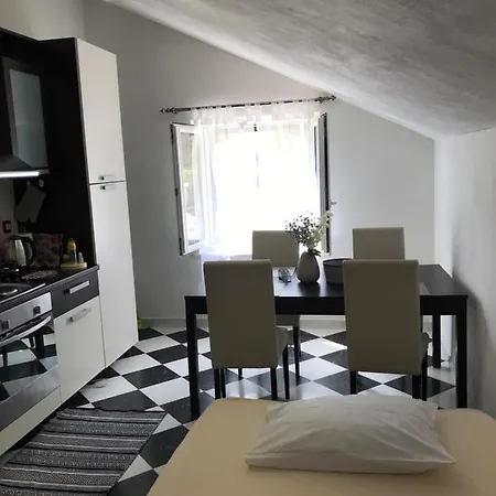 Renata Apartment Pucisca