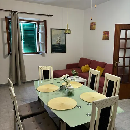 Renata Apartment *