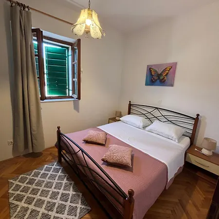 Renata Apartment Pucisca