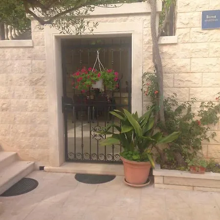 Renata Apartment *